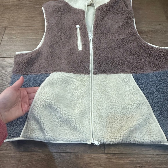 Kith Sherpa Vest Men's Hoodie Colorblock, Zip closure, Pockets, Lined Size Large - Picture 6 of 14